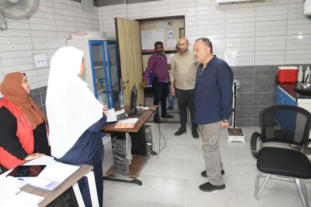 محافظ أسيوط يفاجئ العاملين بمركز صحي حضري الحمراء